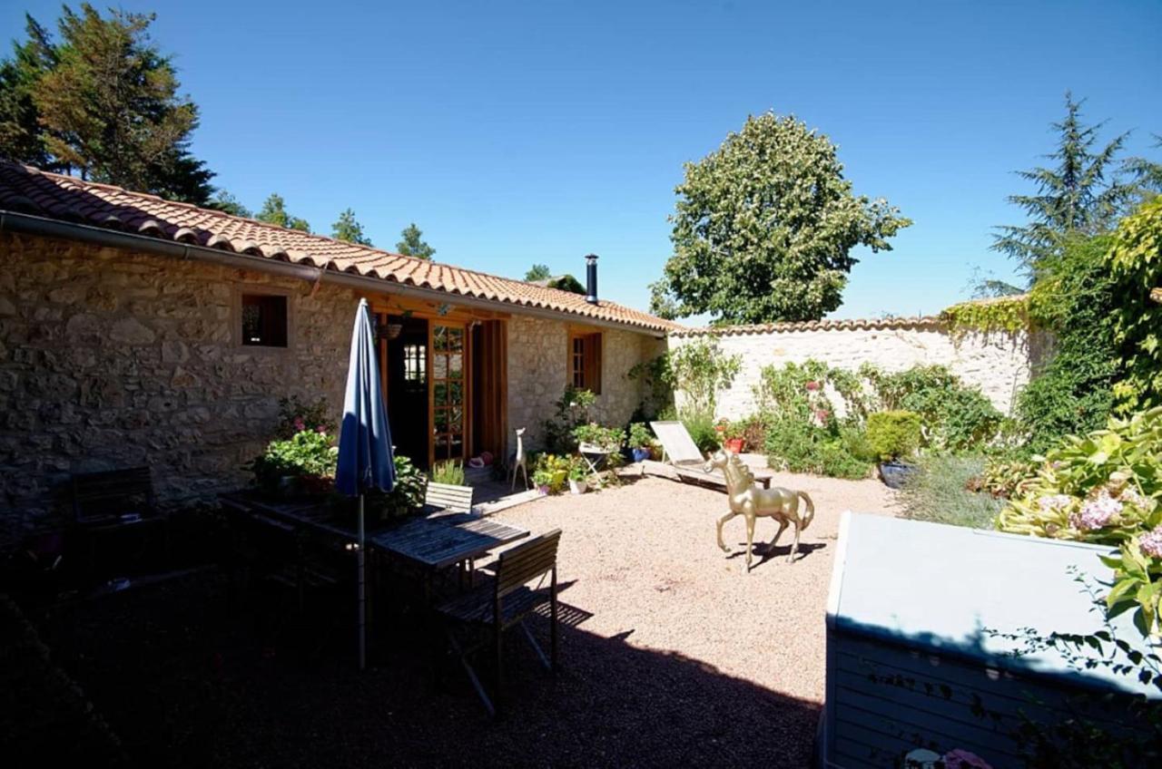 Les Grozilles Bed & Breakfast Feuillade Luaran gambar