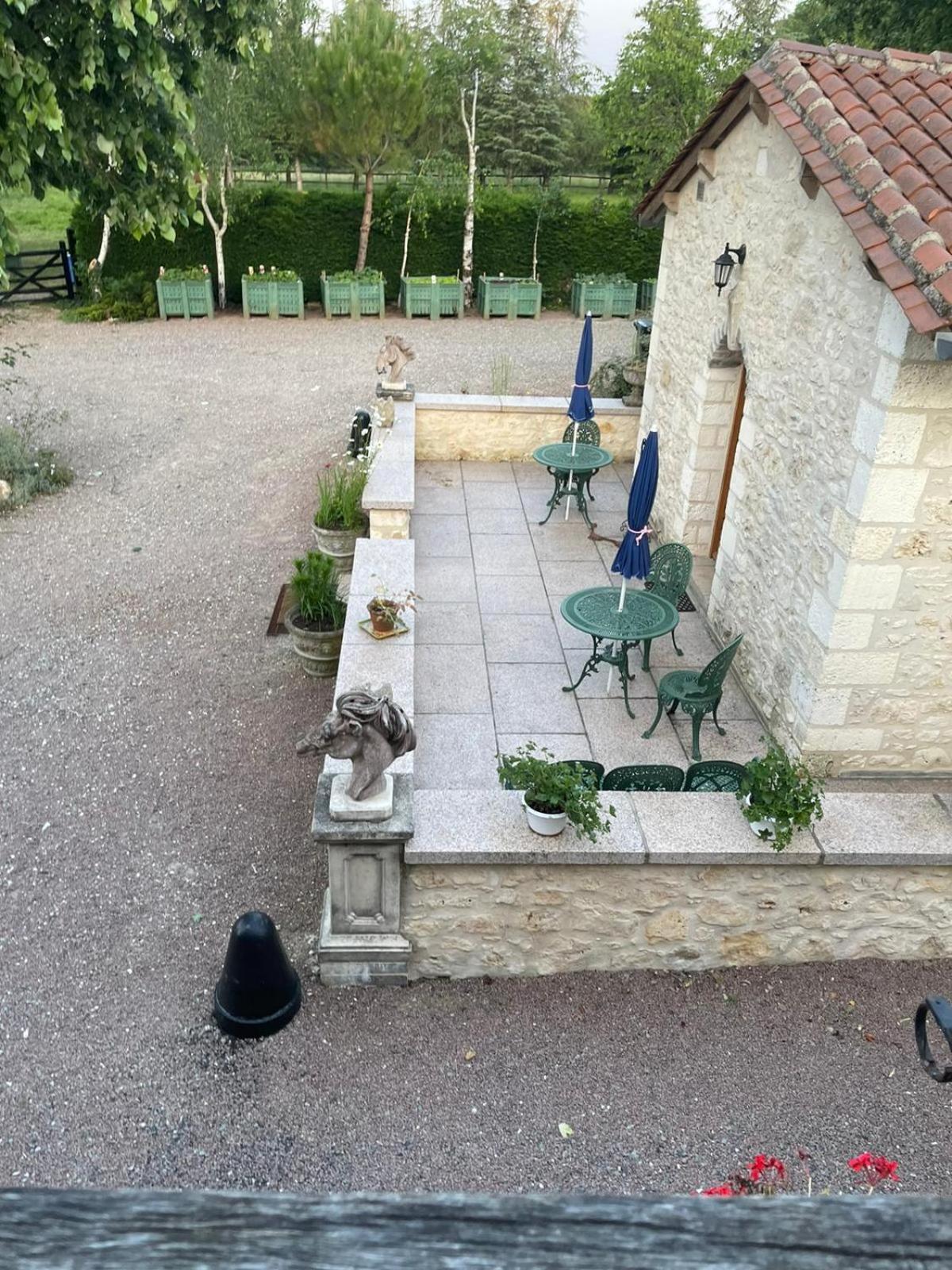 Les Grozilles Bed & Breakfast Feuillade Luaran gambar